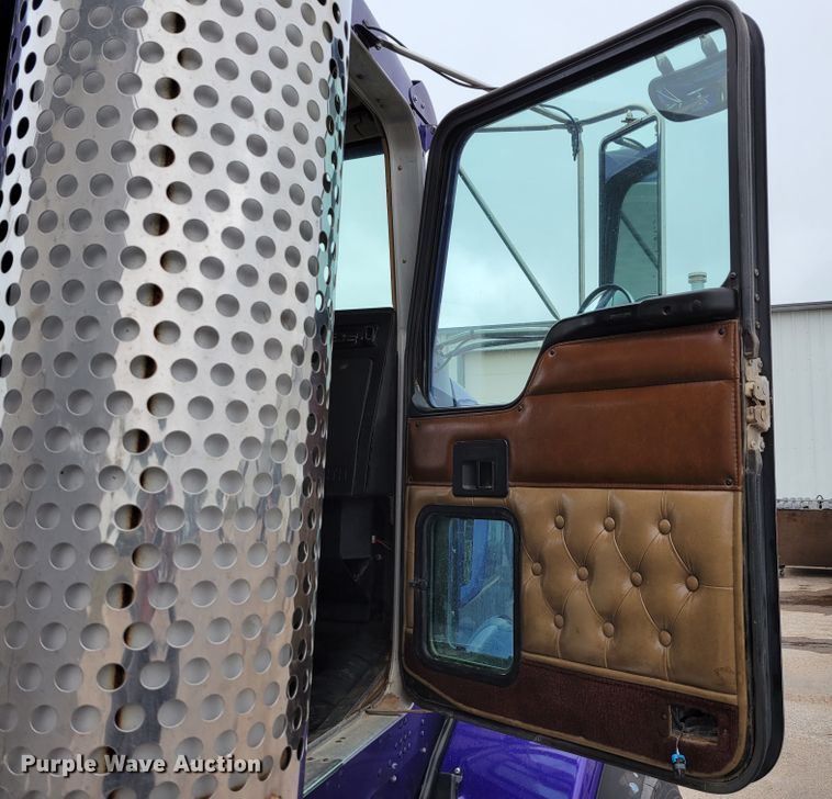 image for item DM2485 2001 Kenworth T800  dump truck