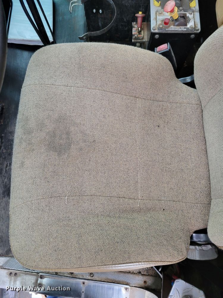 image for item DM2485 2001 Kenworth T800  dump truck