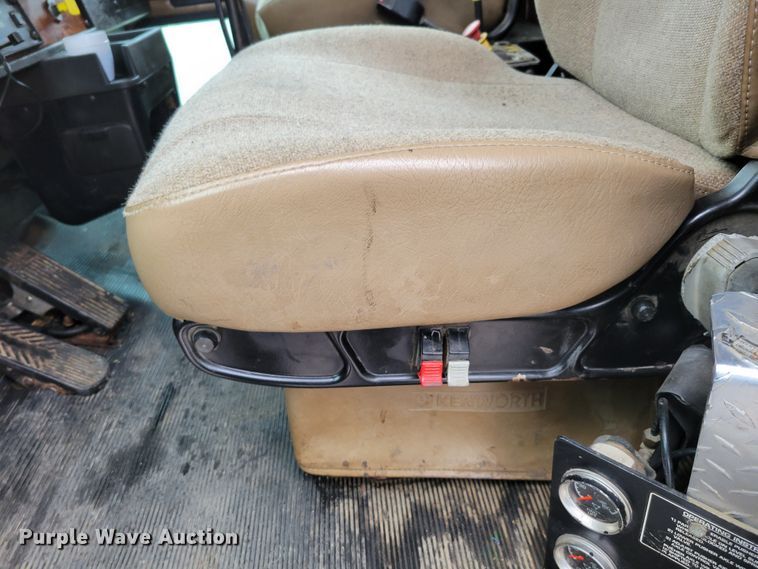 image for item DM2485 2001 Kenworth T800  dump truck