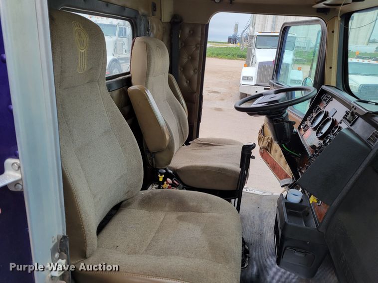 image for item DM2485 2001 Kenworth T800  dump truck