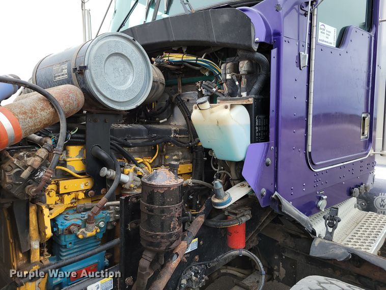 image for item DM2485 2001 Kenworth T800  dump truck