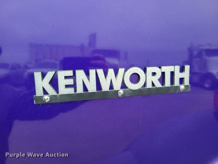 image for item DM2485 2001 Kenworth T800  dump truck