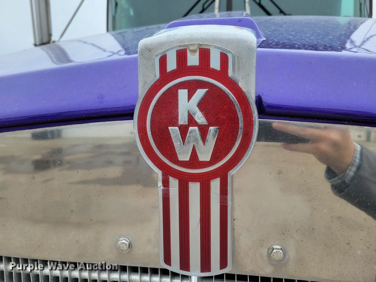 image for item DM2485 2001 Kenworth T800  dump truck