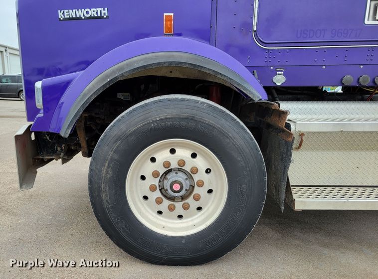 image for item DM2485 2001 Kenworth T800  dump truck