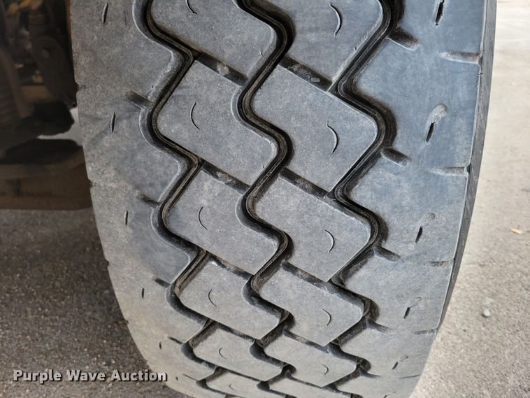 image for item DM2485 2001 Kenworth T800  dump truck