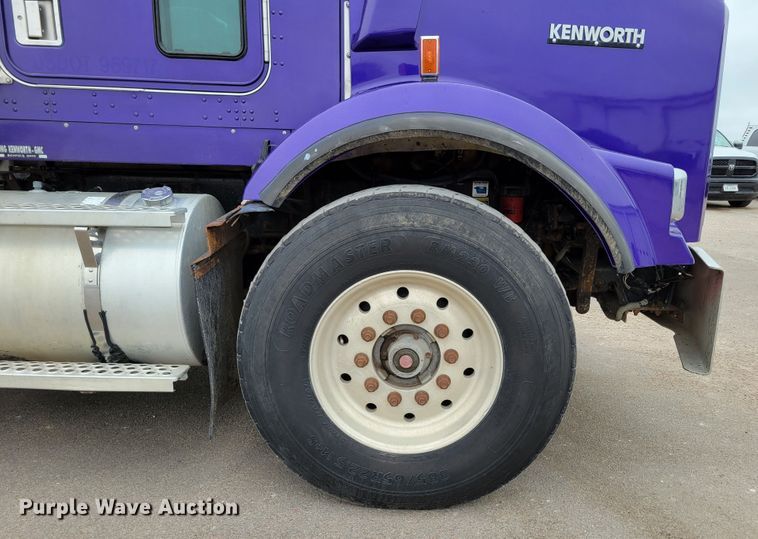 image for item DM2485 2001 Kenworth T800  dump truck