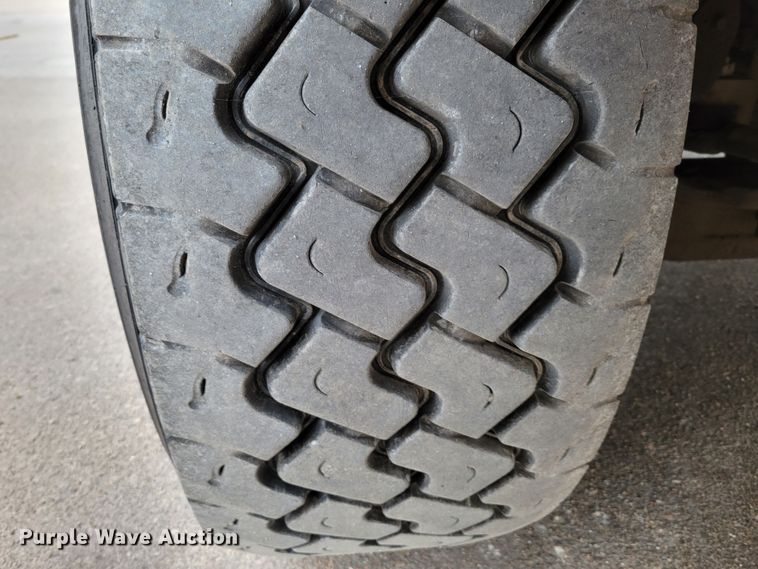 image for item DM2485 2001 Kenworth T800  dump truck