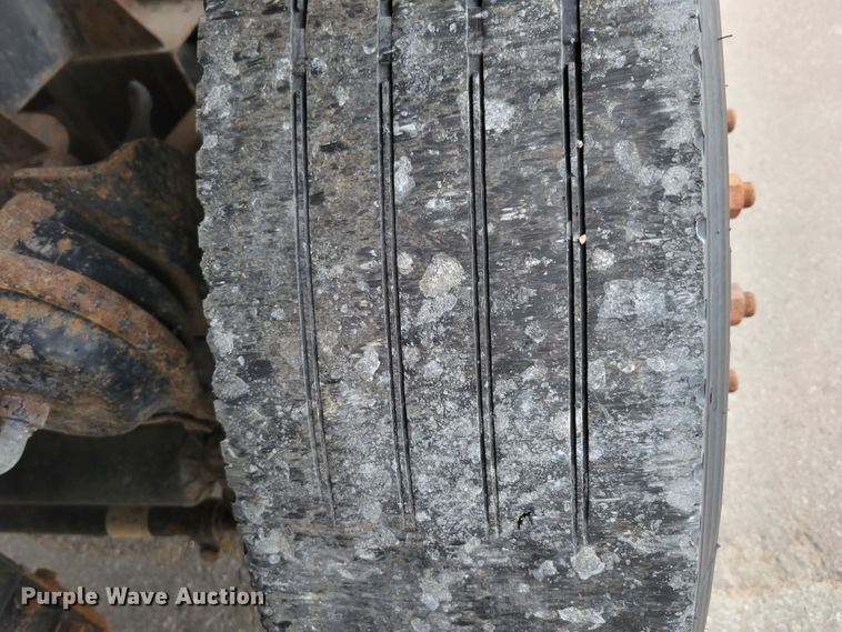 image for item DM2485 2001 Kenworth T800  dump truck