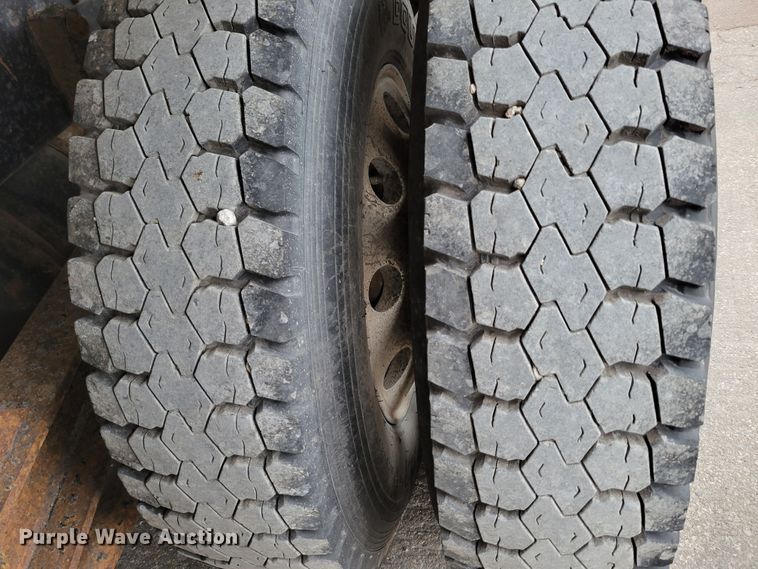 image for item DM2485 2001 Kenworth T800  dump truck