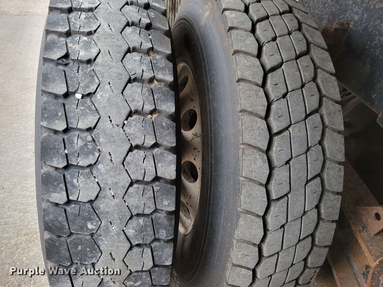 image for item DM2485 2001 Kenworth T800  dump truck