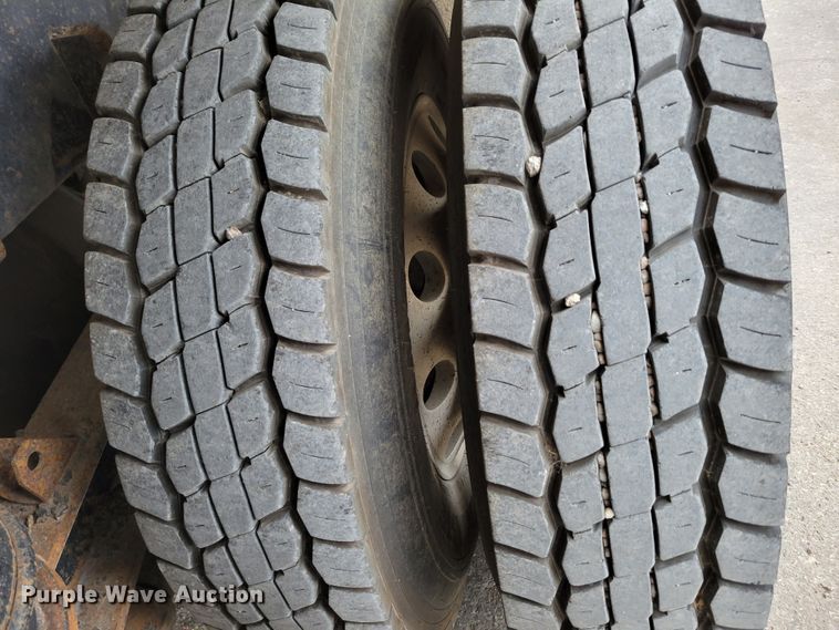 image for item DM2485 2001 Kenworth T800  dump truck