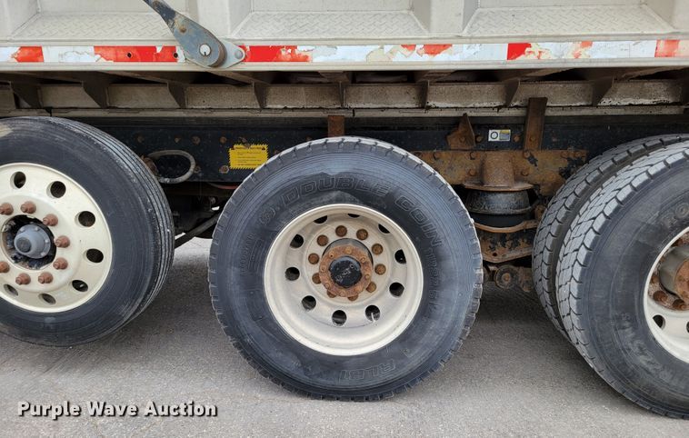 image for item DM2485 2001 Kenworth T800  dump truck