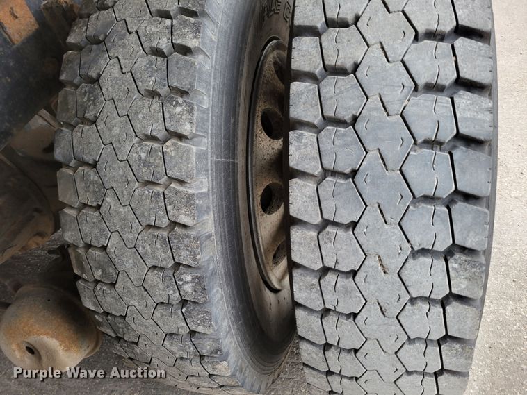 image for item DM2485 2001 Kenworth T800  dump truck