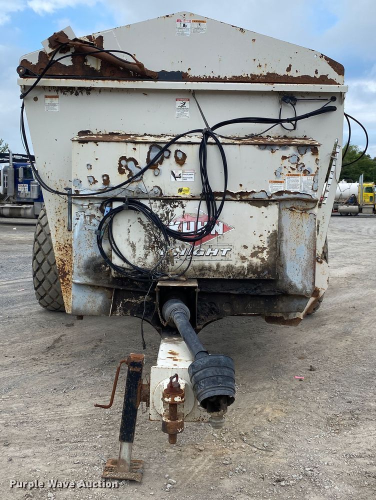 image for item DM4183 Kuhn Knight Slinger 8141  manure spreader