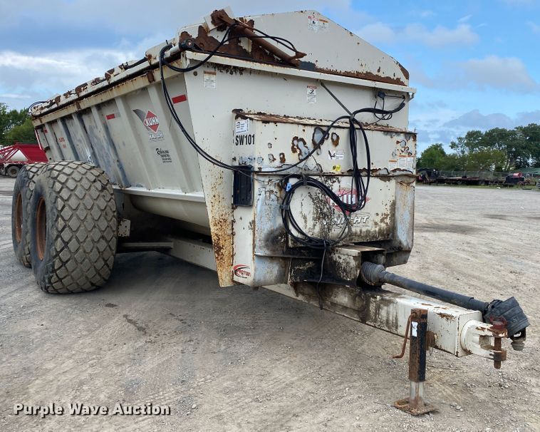 image for item DM4183 Kuhn Knight Slinger 8141  manure spreader