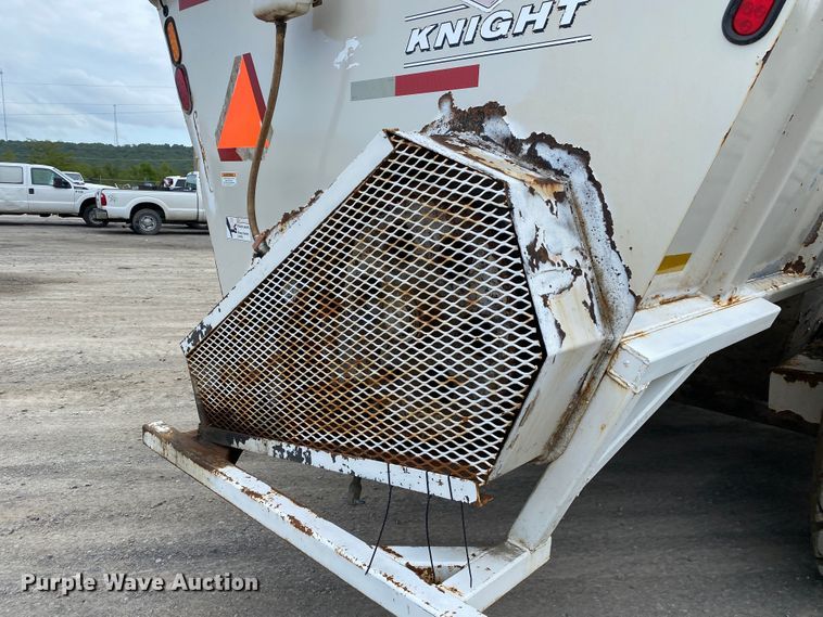 image for item DM4183 Kuhn Knight Slinger 8141  manure spreader