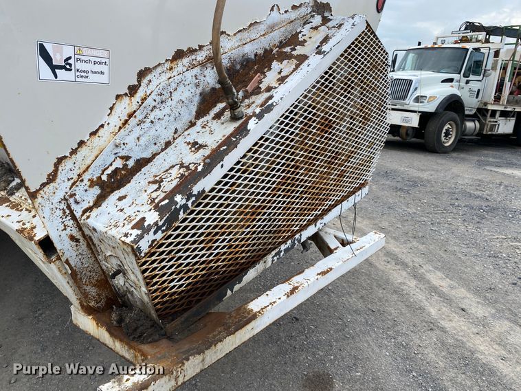 image for item DM4183 Kuhn Knight Slinger 8141  manure spreader