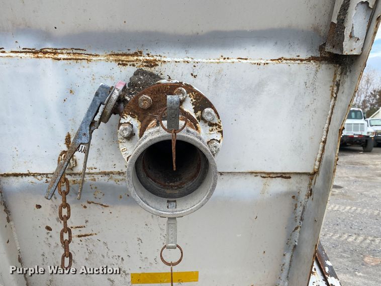 image for item DM4183 Kuhn Knight Slinger 8141  manure spreader