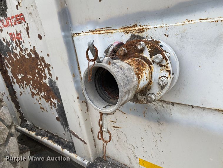 image for item DM4183 Kuhn Knight Slinger 8141  manure spreader