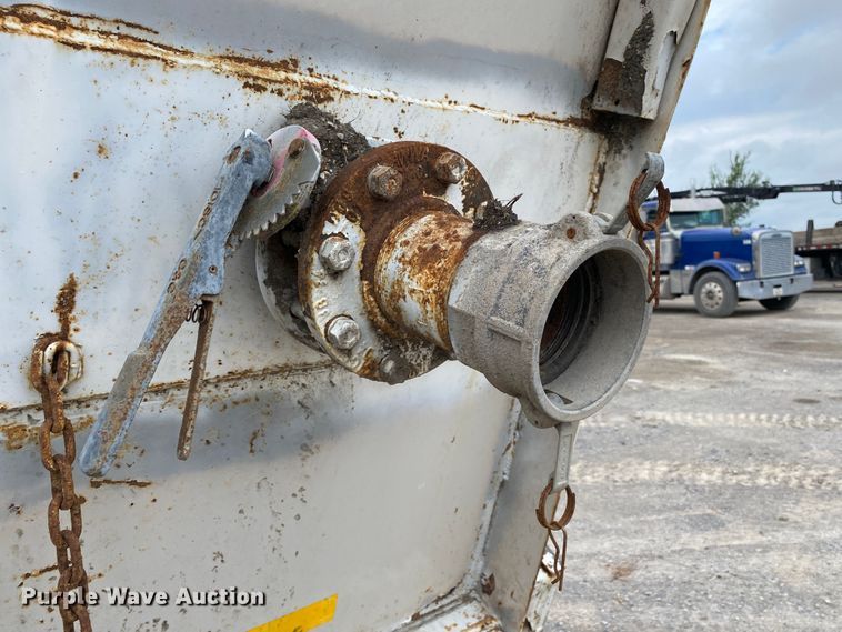 image for item DM4183 Kuhn Knight Slinger 8141  manure spreader