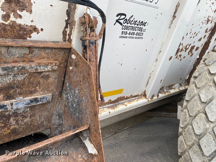 image for item DM4183 Kuhn Knight Slinger 8141  manure spreader