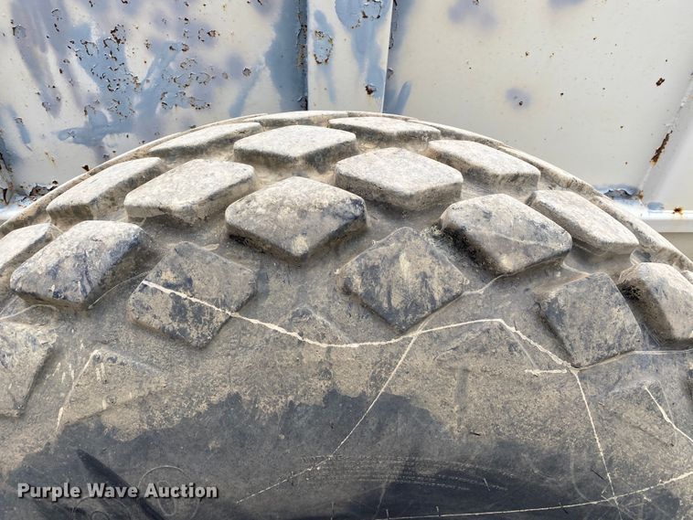 image for item DM4183 Kuhn Knight Slinger 8141  manure spreader