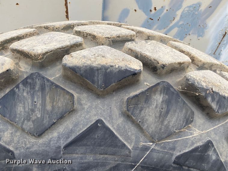 image for item DM4183 Kuhn Knight Slinger 8141  manure spreader