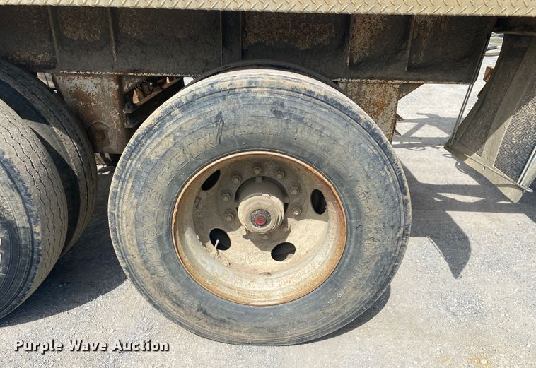 image for item DM4195 2002 Flowboy  bottom dump trailer
