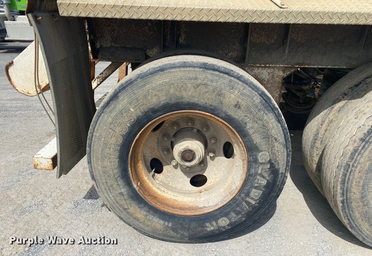 image for item DM4195 2002 Flowboy  bottom dump trailer