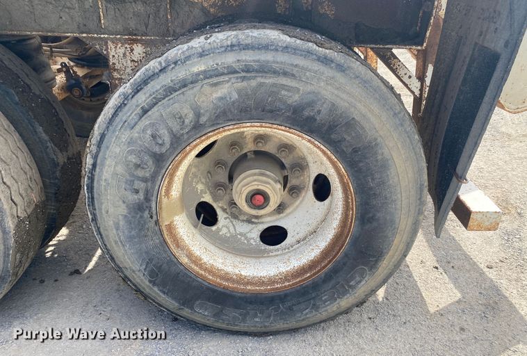 image for item DM4195 2002 Flowboy  bottom dump trailer