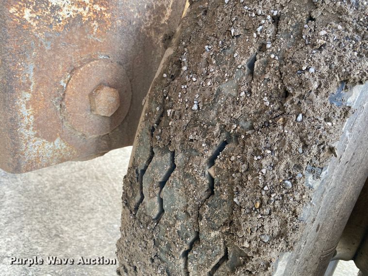 image for item DM4195 2002 Flowboy  bottom dump trailer