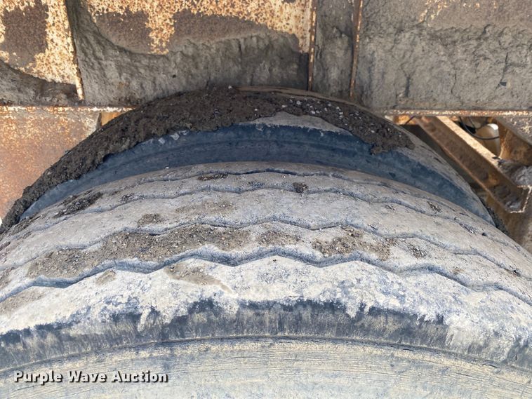 image for item DM4195 2002 Flowboy  bottom dump trailer