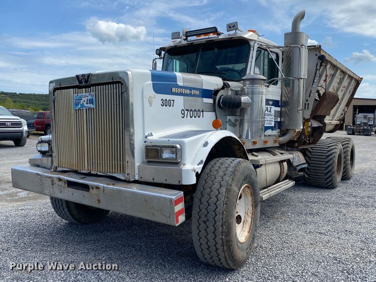 image for item DM4196 2001 Western Star 4964F  manure spreader truck