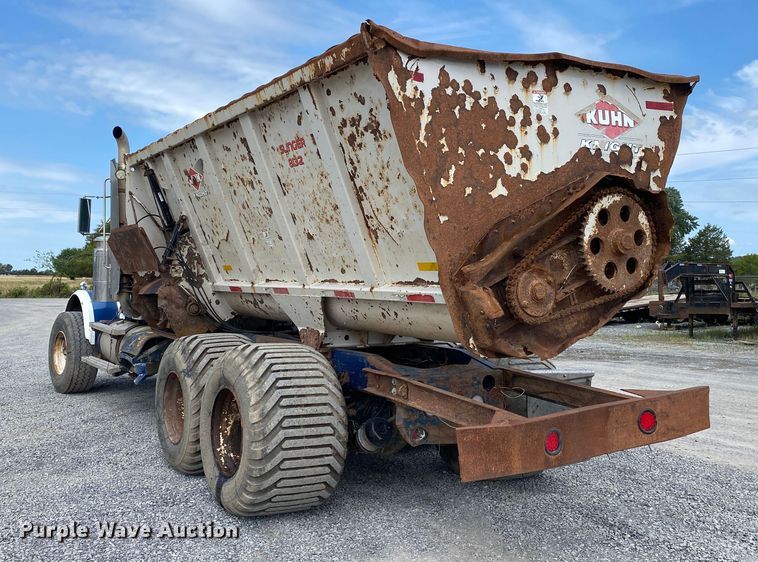 image for item DM4196 2001 Western Star 4964F  manure spreader truck