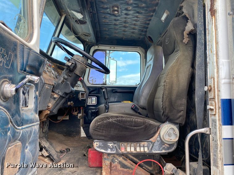 image for item DM4196 2001 Western Star 4964F  manure spreader truck