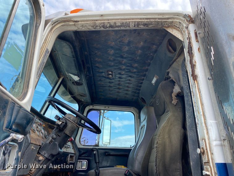 image for item DM4196 2001 Western Star 4964F  manure spreader truck