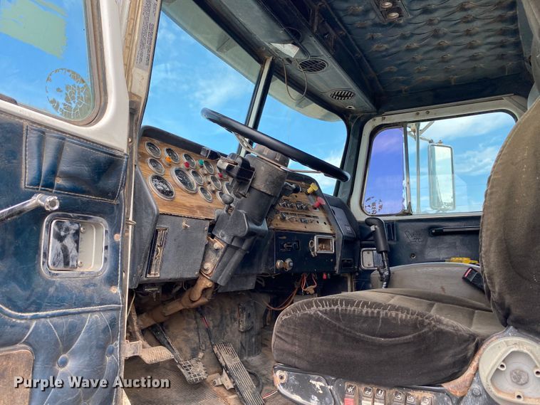 image for item DM4196 2001 Western Star 4964F  manure spreader truck