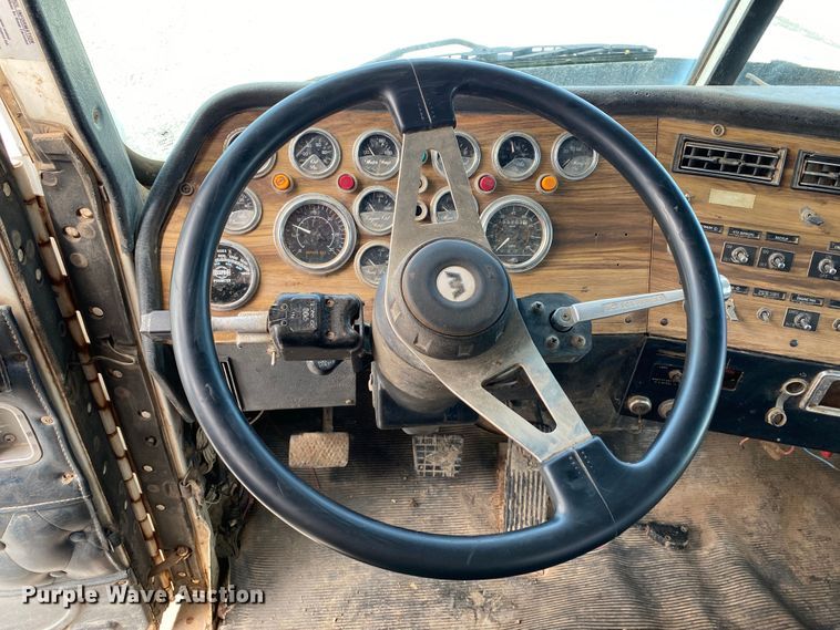 image for item DM4196 2001 Western Star 4964F  manure spreader truck