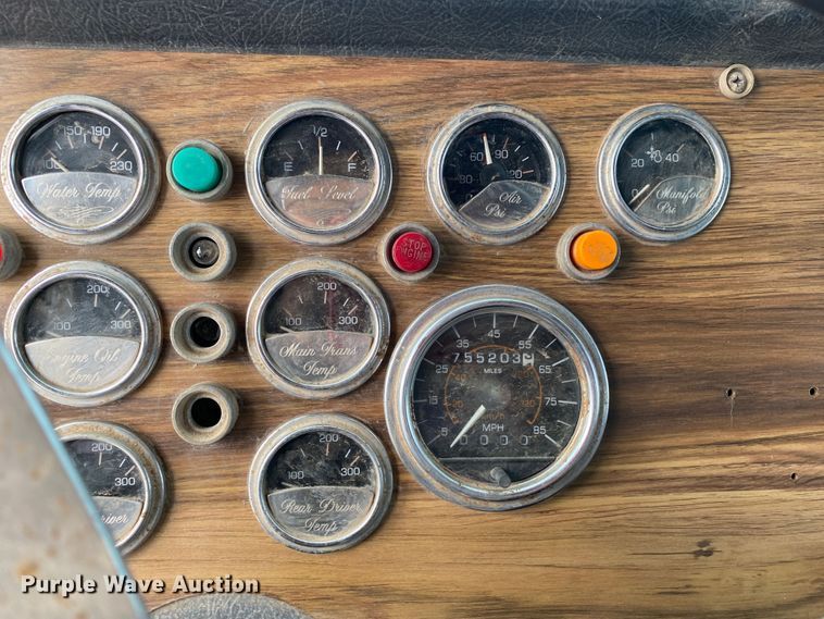 image for item DM4196 2001 Western Star 4964F  manure spreader truck