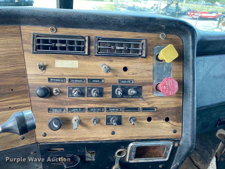 image for item DM4196 2001 Western Star 4964F  manure spreader truck