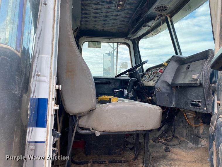 image for item DM4196 2001 Western Star 4964F  manure spreader truck