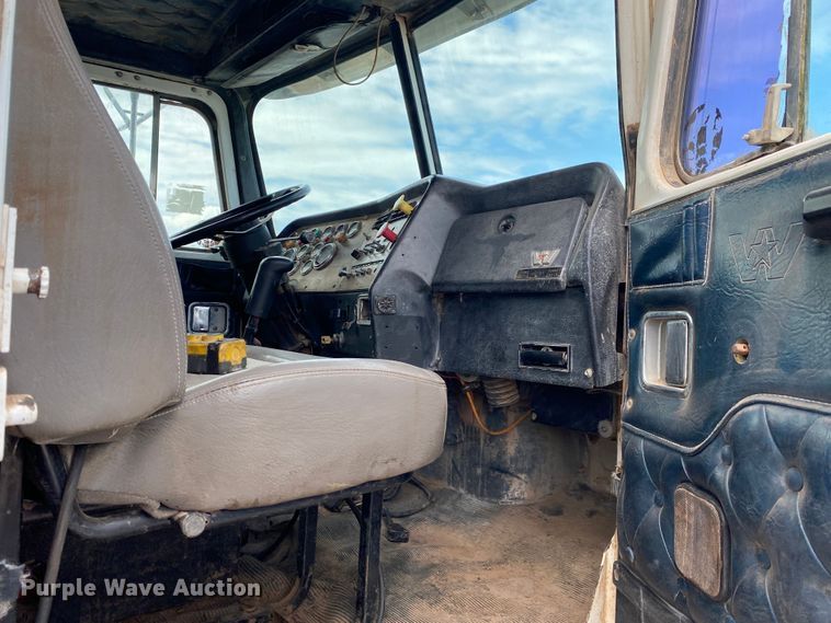 image for item DM4196 2001 Western Star 4964F  manure spreader truck