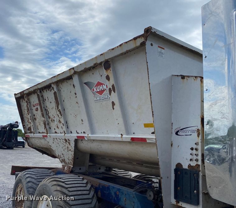 image for item DM4196 2001 Western Star 4964F  manure spreader truck