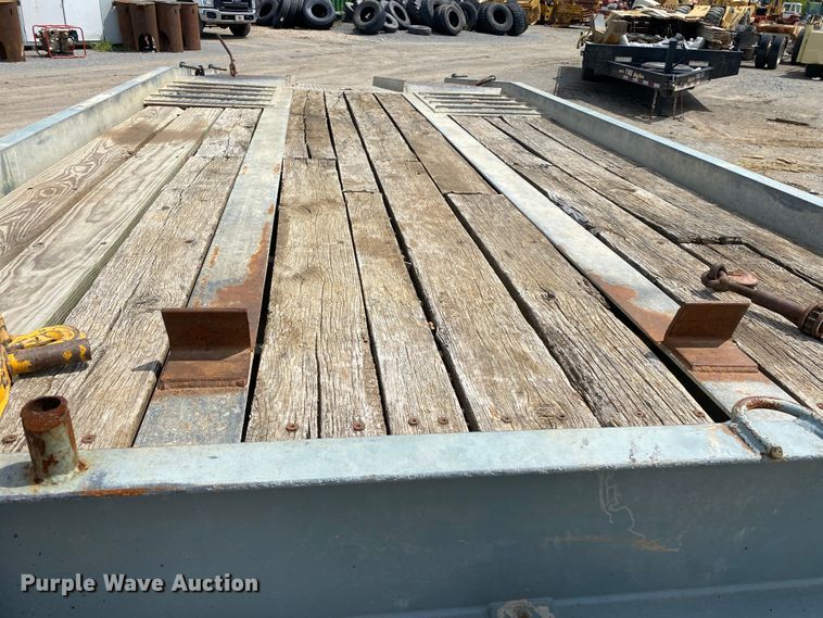 image for item DM4202 2003 American  equipment trailer