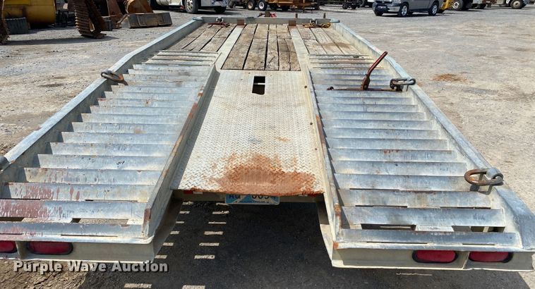 image for item DM4202 2003 American  equipment trailer