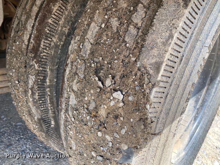 image for item DM4202 2003 American  equipment trailer