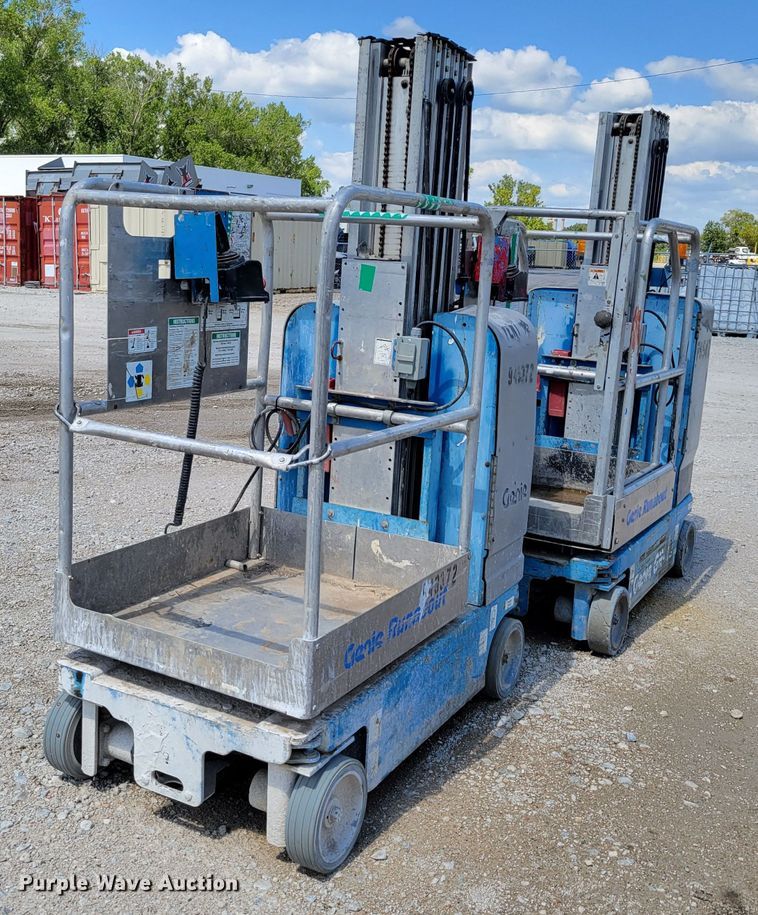 image for item DM7992 (2) Genie GR-20 scissor lifts