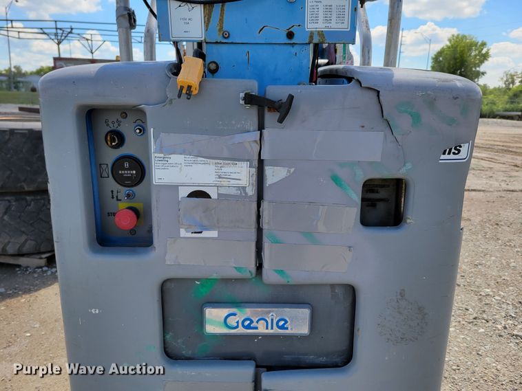 image for item DM7992 (2) Genie GR-20 scissor lifts