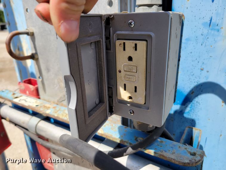 image for item DM7992 (2) Genie GR-20 scissor lifts