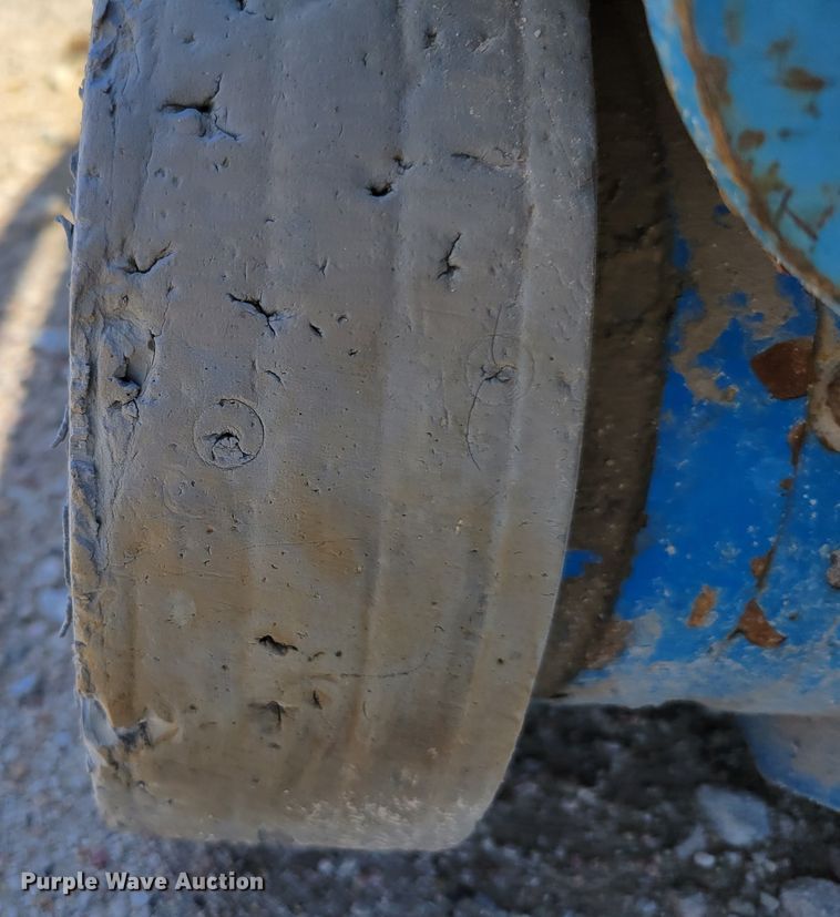 image for item DM7992 (2) Genie GR-20 scissor lifts